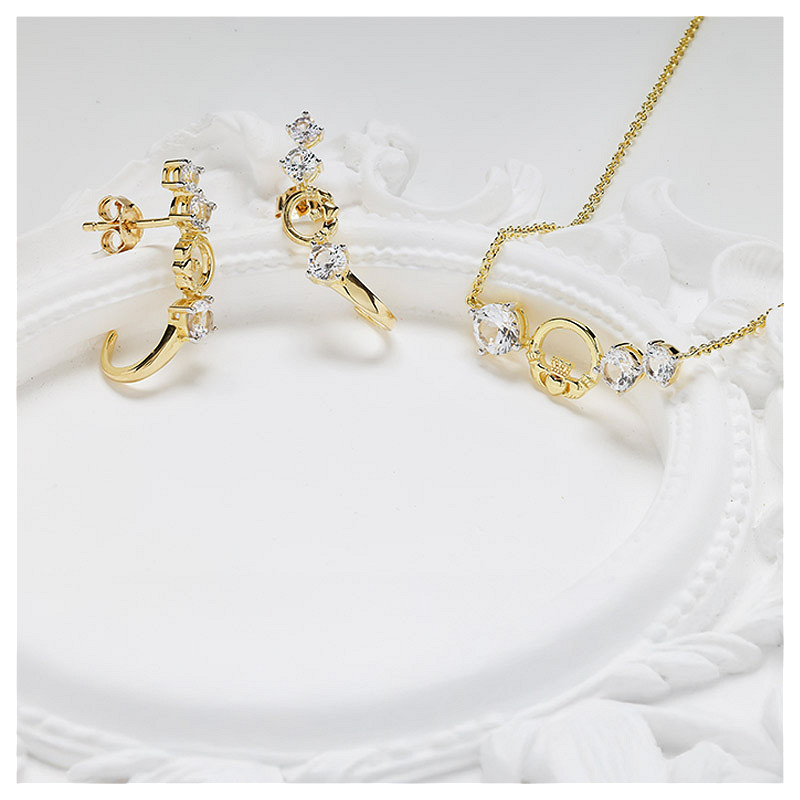 14kt Gold Vermeil Claddagh white Sapphire Necklace